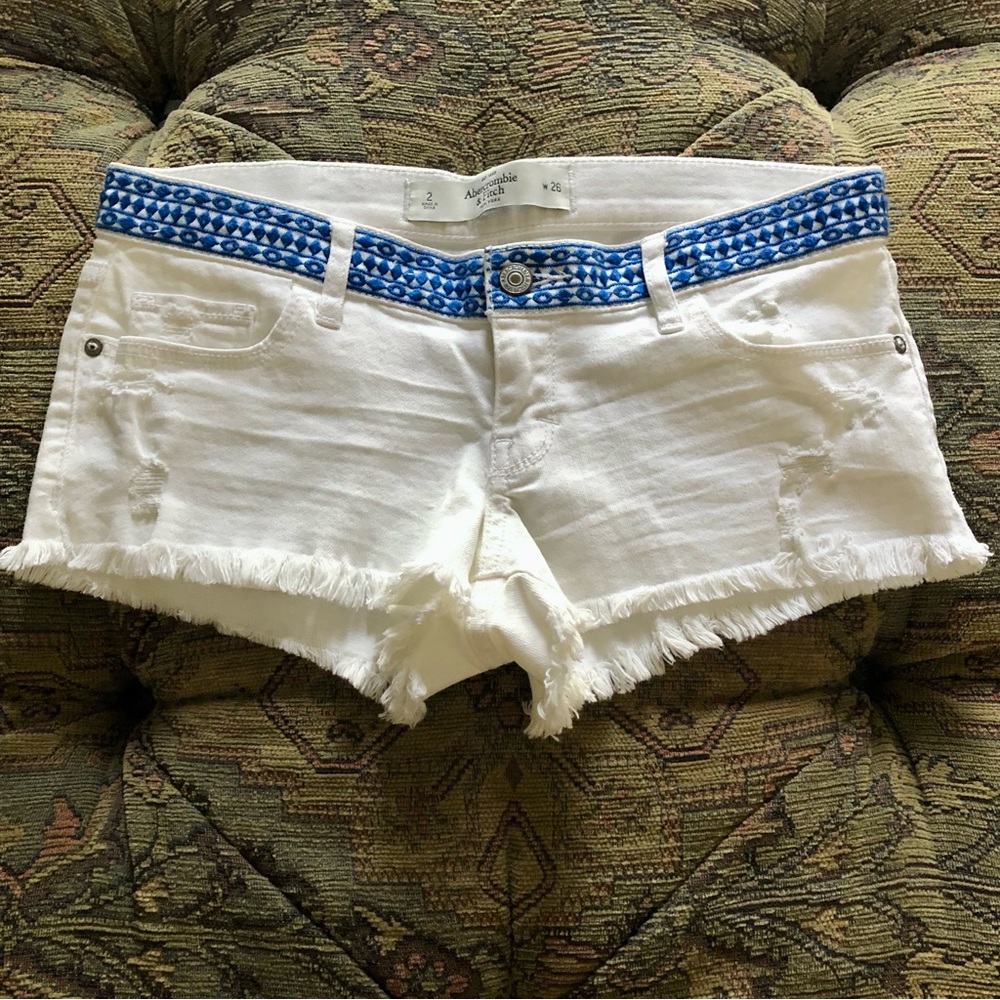 Abercrombie White Cut-Off Denim Shorts Size 2/26 Blue Embroidered Waistband